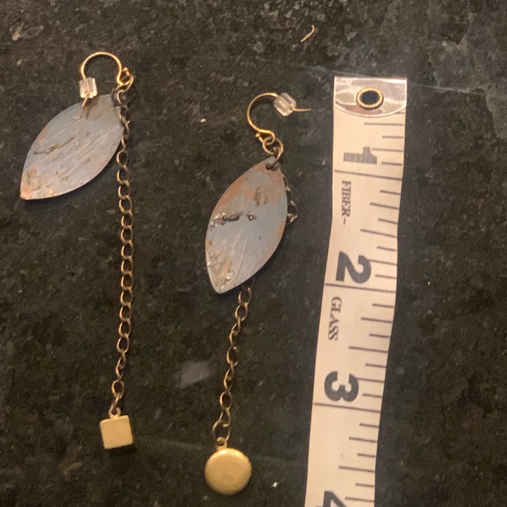 Metal leaf earrings - Picture 2 of 2